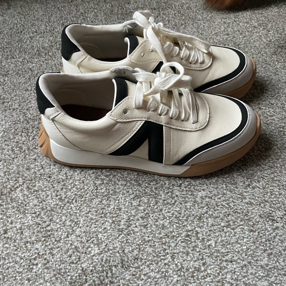 MIA Sneakers